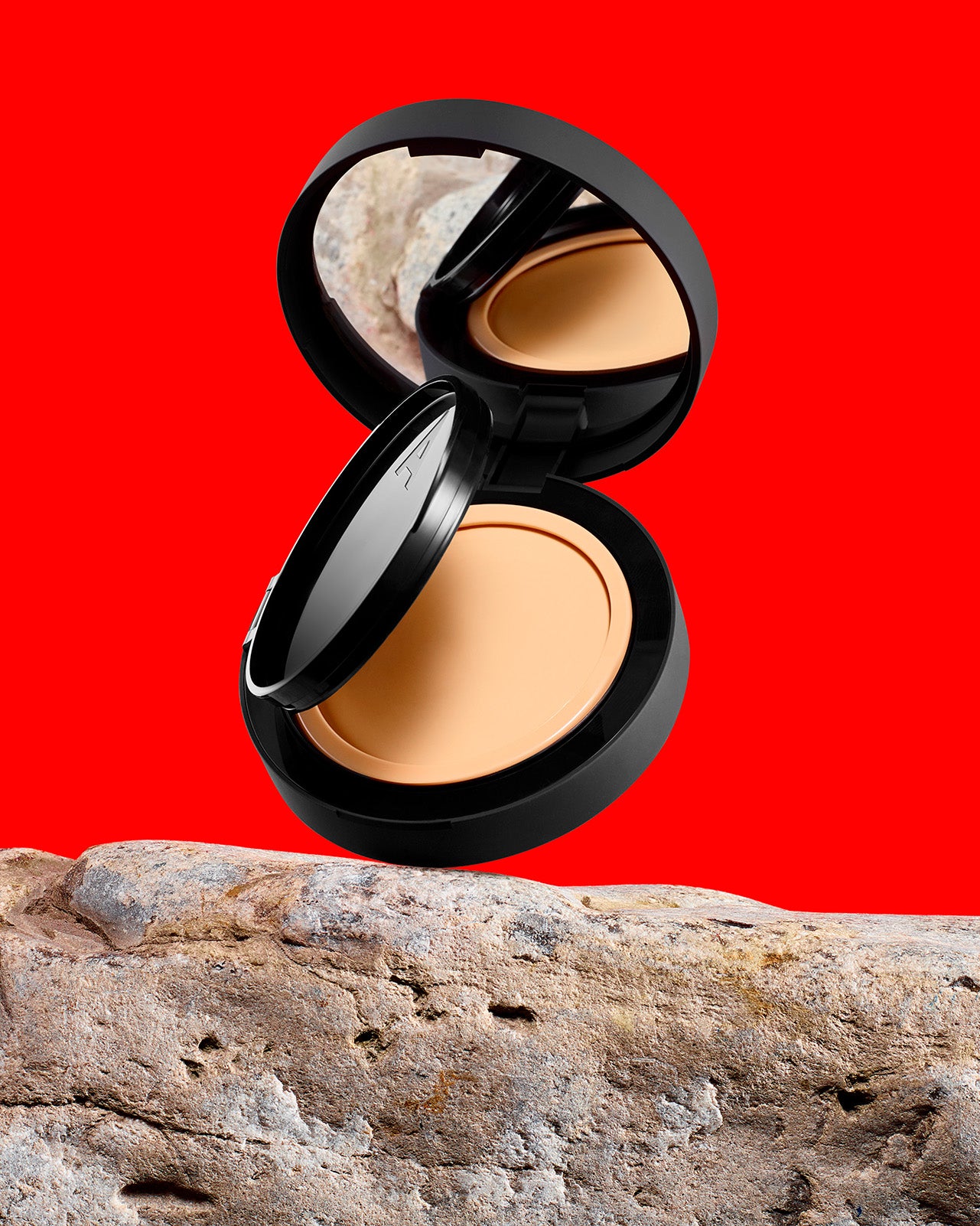 SUPER NOVA LAKE Essence Foundation Balm