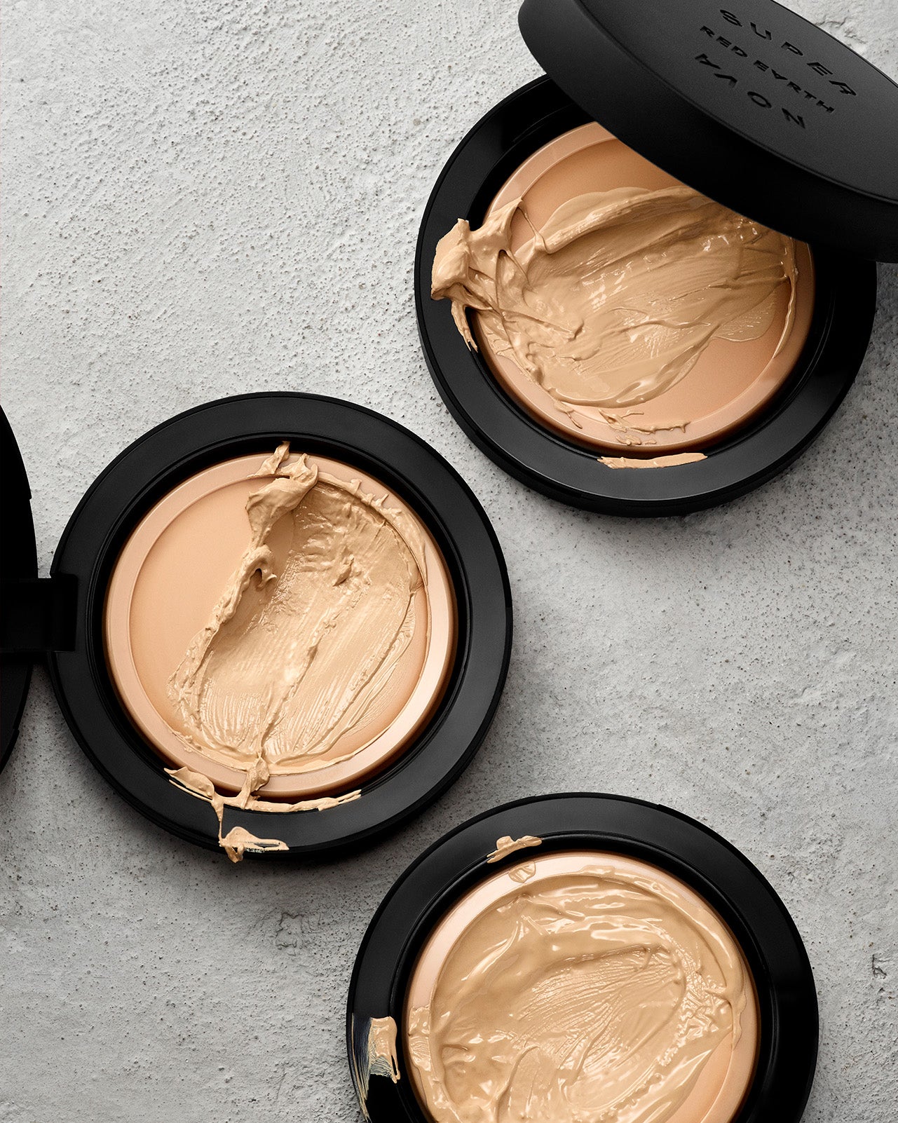 SUPER NOVA LAKE Essence Foundation Balm